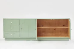 Buffet vintage des années 1970, vert pastel, relief, finition brillante, chrome