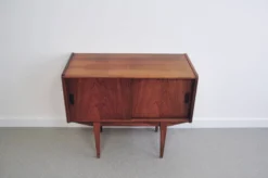 Buffet vintage en palissandre avec portes coulissantes