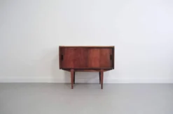 Buffet vintage en palissandre avec portes coulissantes