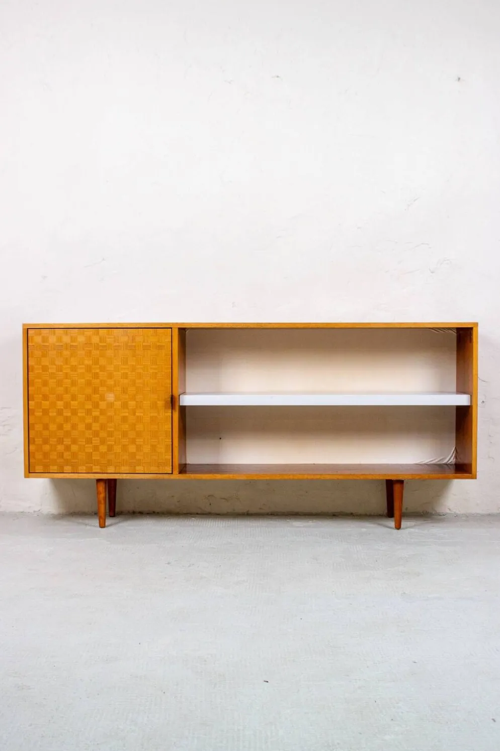 Buffet vintage en teck et noyer, haut de gamme, des années 50.