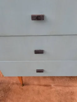 Buffet vintage peint