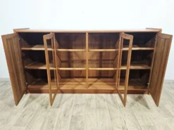 Buffet vitré en teck massif de style moderniste, Dyrlund, années 1980