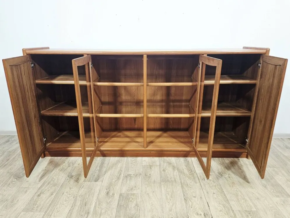 Buffet vitré en teck massif de style moderniste, Dyrlund, années 1980
