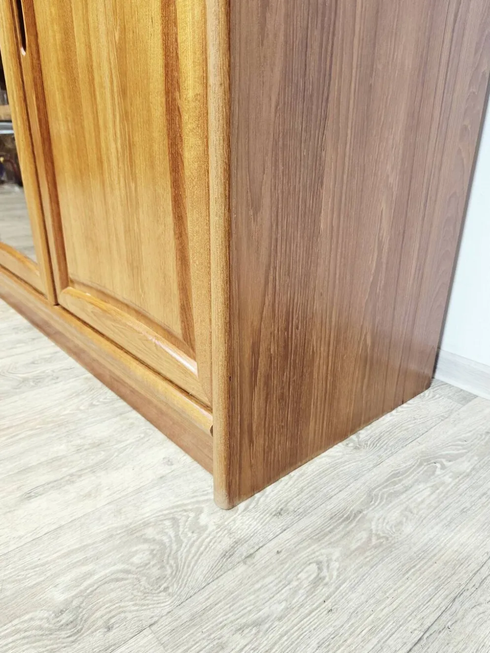 Buffet vitré en teck massif de style moderniste, Dyrlund, années 1980