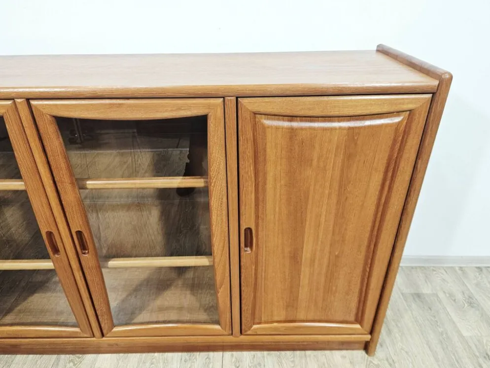 Buffet vitré en teck massif de style moderniste, Dyrlund, années 1980