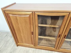 Buffet vitré en teck massif de style moderniste, Dyrlund, années 1980