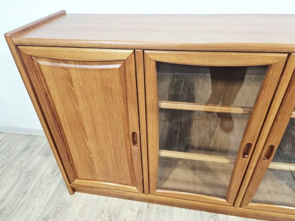Buffet vitré en teck massif de style moderniste, Dyrlund, années 1980