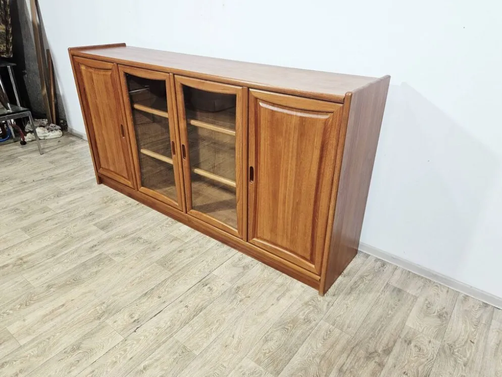 Buffet vitré en teck massif de style moderniste, Dyrlund, années 1980