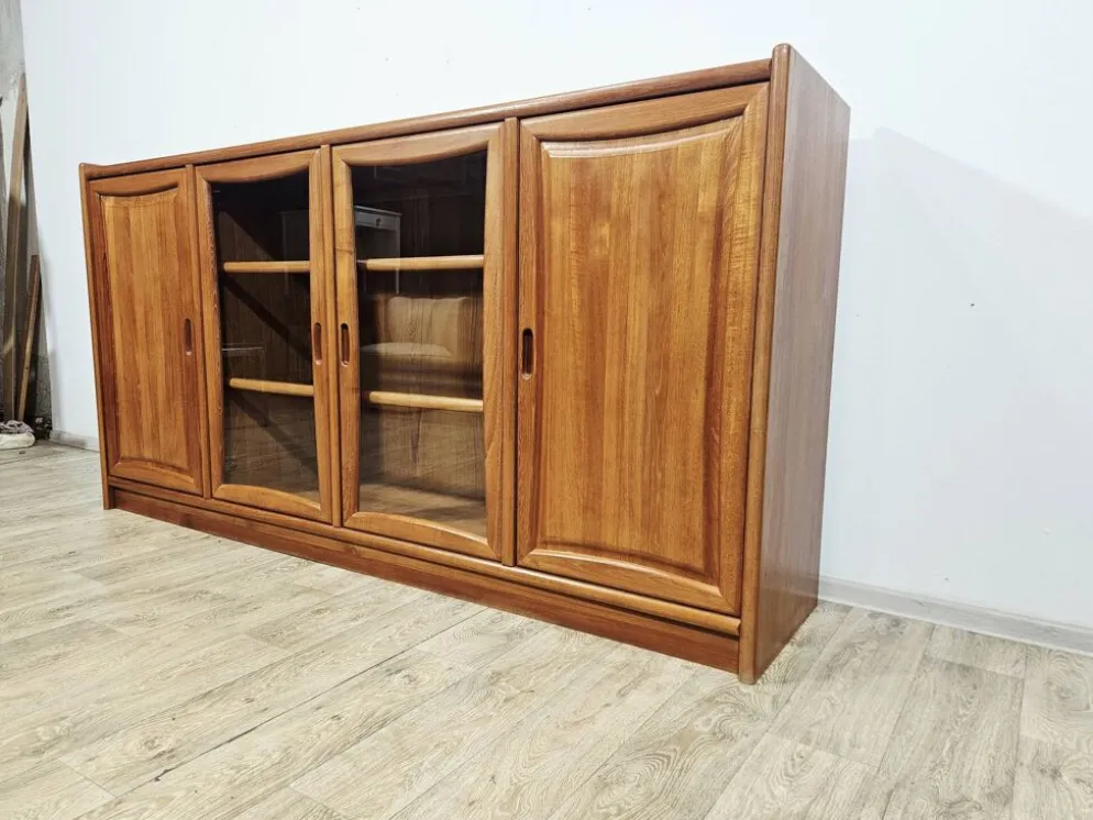 Buffet vitré en teck massif de style moderniste, Dyrlund, années 1980