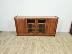 Buffet vitré en teck massif de style moderniste, Dyrlund, années 1980