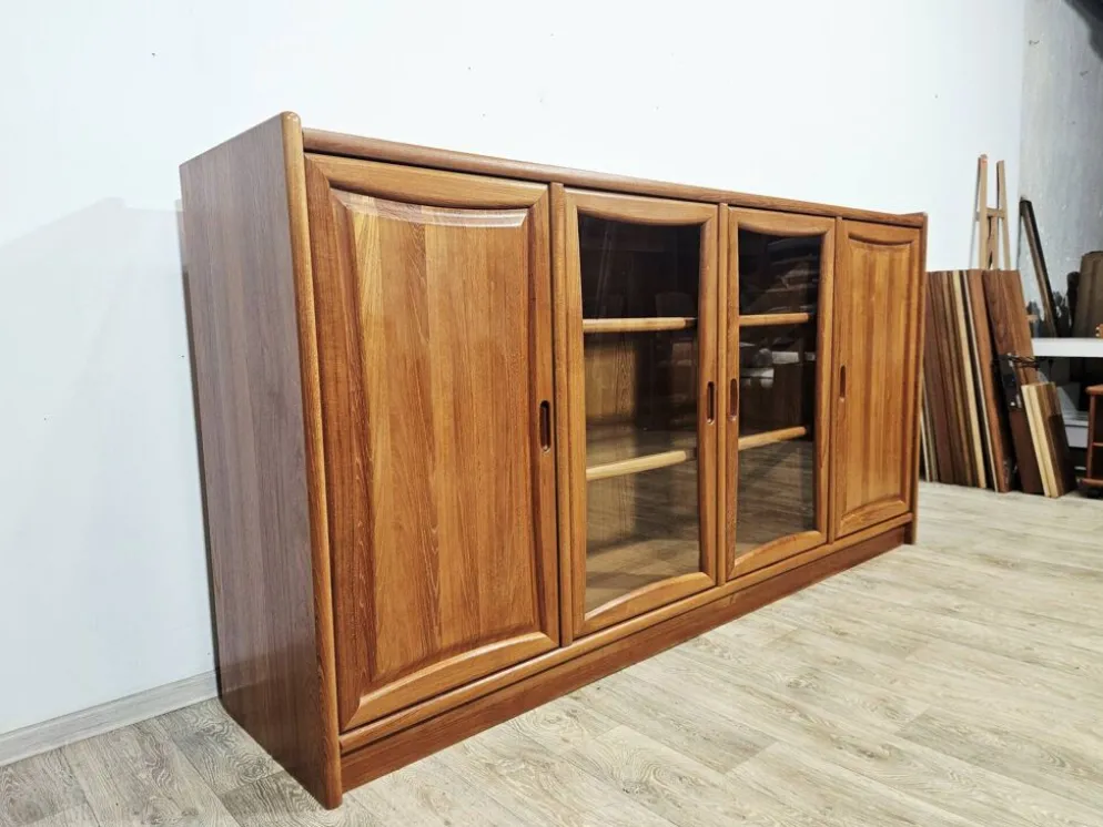 Buffet vitré en teck massif de style moderniste, Dyrlund, années 1980