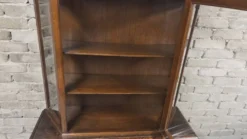 Buffet vitrine deux corps vintage en chêne années 50