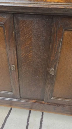 Buffet vitrine deux corps vintage en chêne années 50