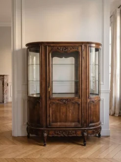 Buffet vitrine galbé style Louis XV