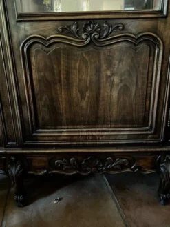 Buffet vitrine galbé style Louis XV