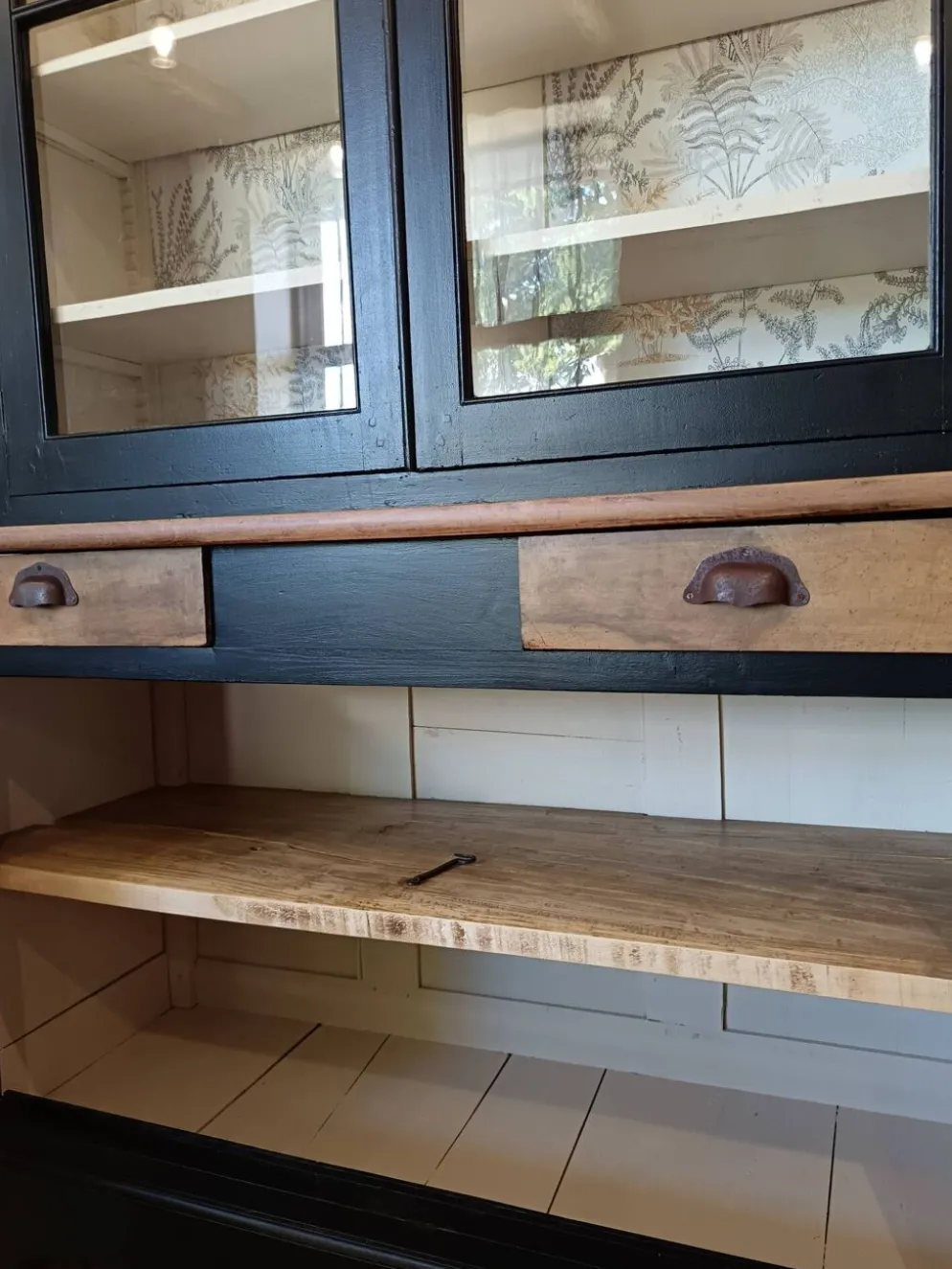 Buffet vitré, vaisselier, bibliothèque ancienne Noir et Bois naturel