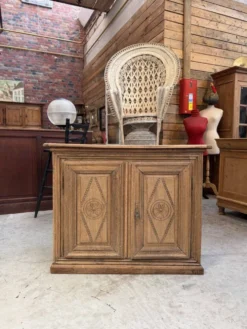 Buffet xixème en chêne massif