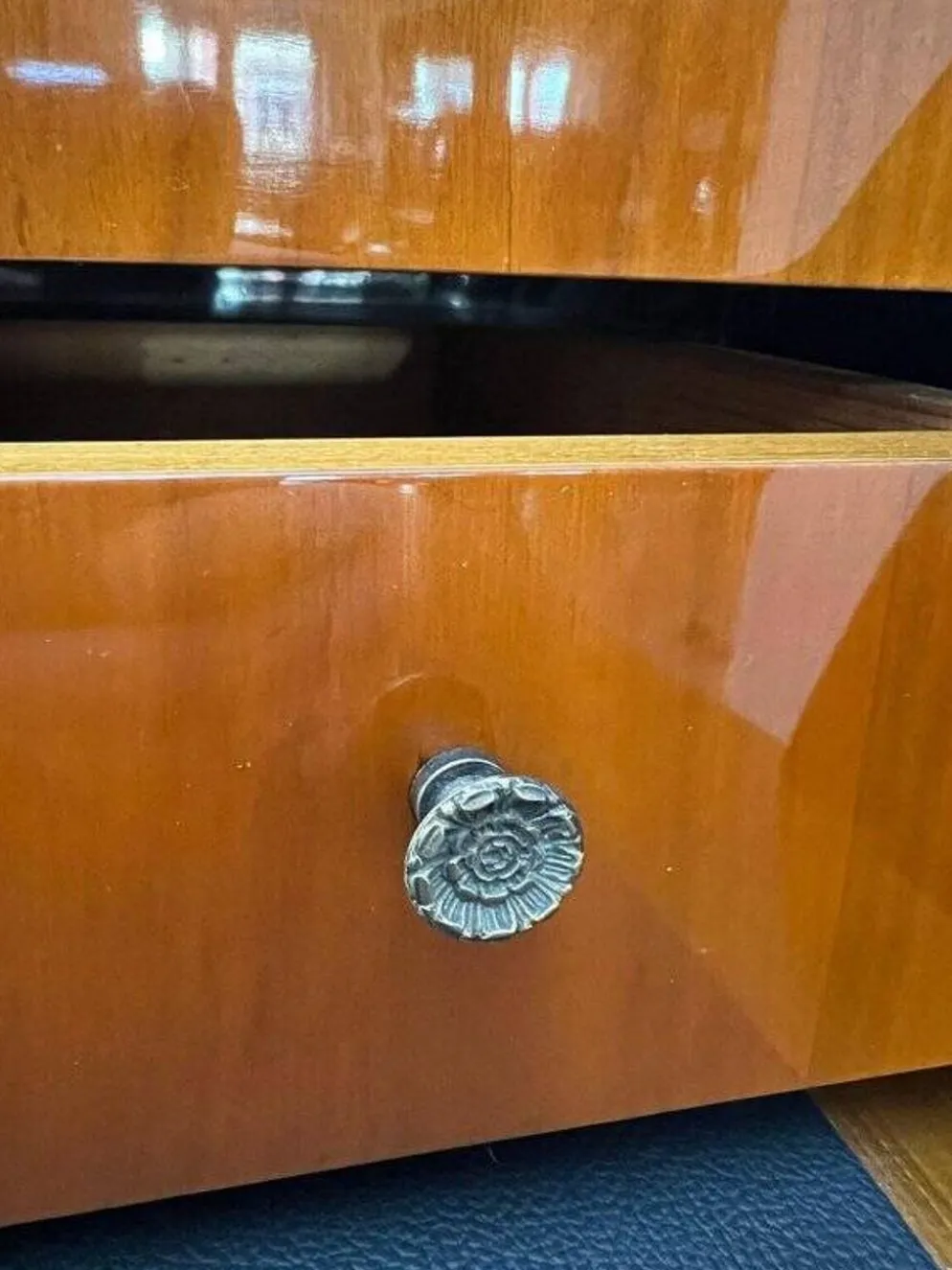 Bureau à abattant Biedermeier en placage de cerisier et en laiton, 1820