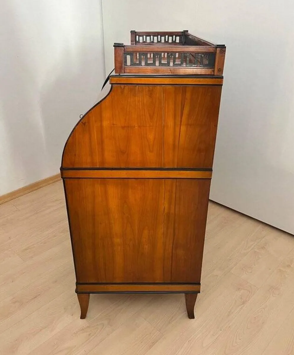 Bureau à abattant Biedermeier en placage de cerisier et en laiton, 1820
