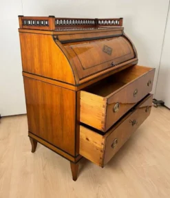 Bureau à abattant Biedermeier en placage de cerisier et en laiton, 1820