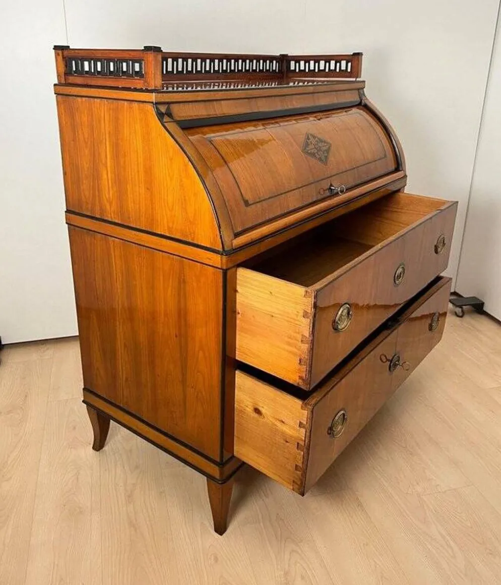 Bureau à abattant Biedermeier en placage de cerisier et en laiton, 1820