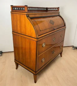 Bureau à abattant Biedermeier en placage de cerisier et en laiton, 1820