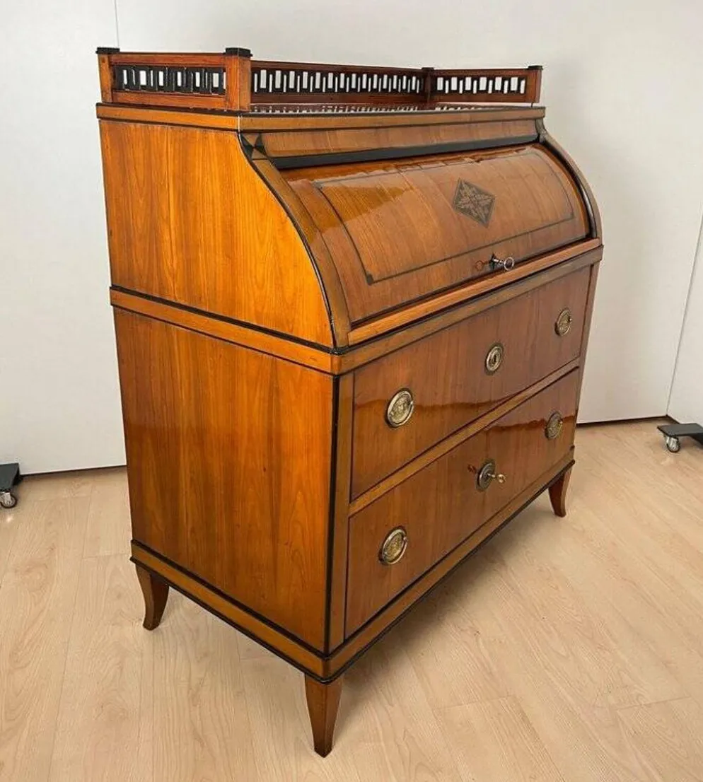 Bureau à abattant Biedermeier en placage de cerisier et en laiton, 1820