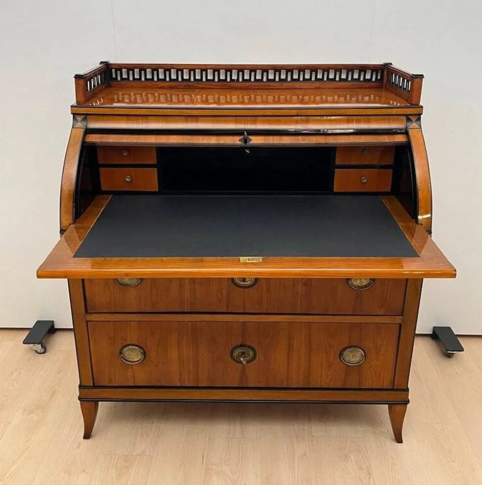 Bureau à abattant Biedermeier en placage de cerisier et en laiton, 1820