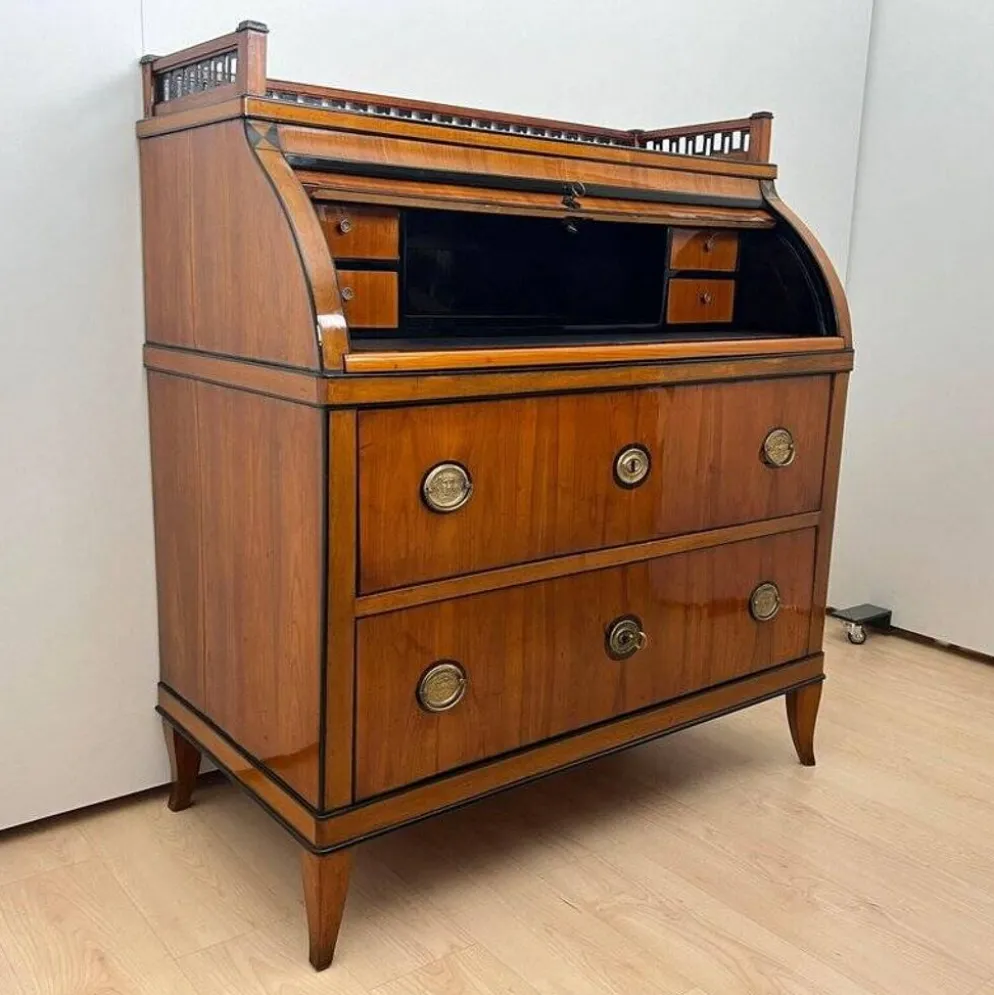 Bureau à abattant Biedermeier en placage de cerisier et en laiton, 1820