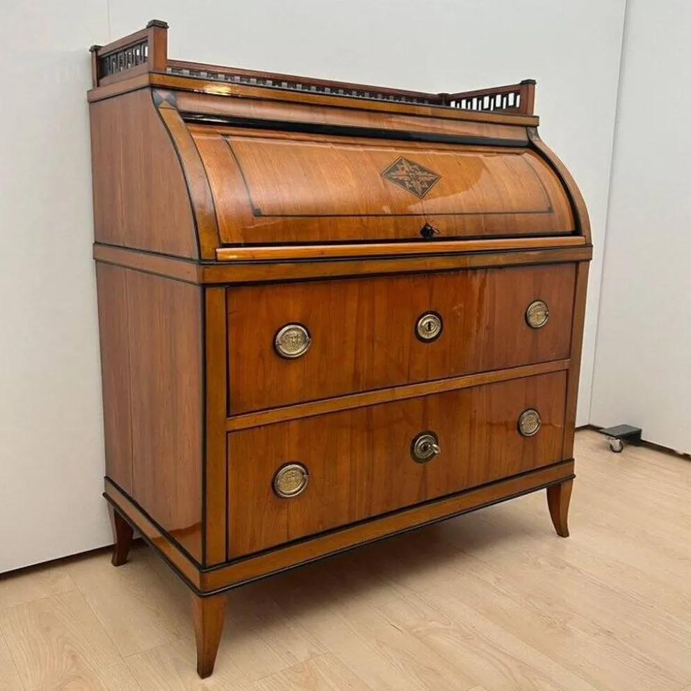 Bureau à abattant Biedermeier en placage de cerisier et en laiton, 1820