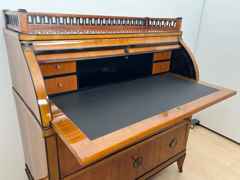 Bureau à abattant Biedermeier en placage de cerisier et en laiton, 1820