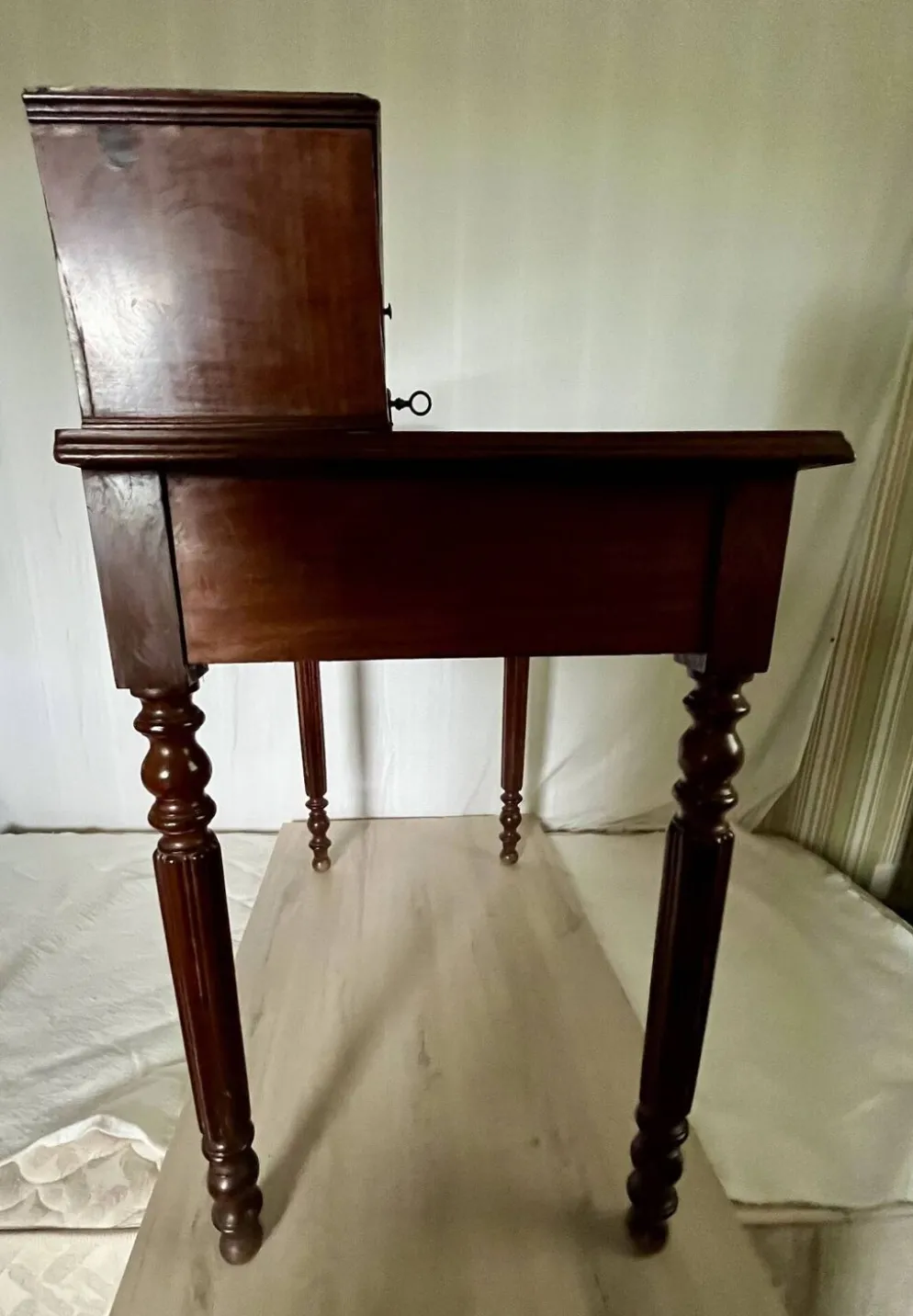 Bureau a gradins style louis philippe, acajou