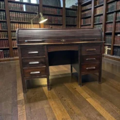 Bureau américain vintage en bois avec volet roulant