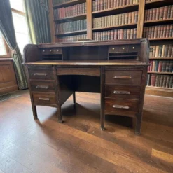 Bureau américain vintage en bois avec volet roulant