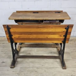 Bureau ancien / banc d'école (1920) en fonte De Mark Breda Hollande