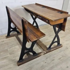 Bureau ancien / banc d'école (1920) en fonte De Mark Breda Hollande