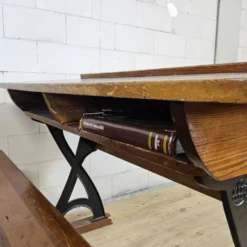 Bureau ancien / banc d'école (1920) en fonte De Mark Breda Hollande