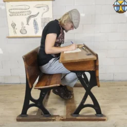 Bureau ancien / banc d'école (1920) en fonte De Mark Breda Hollande