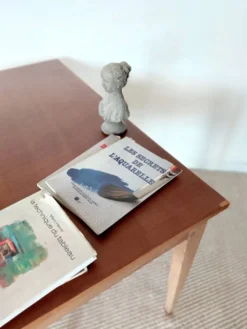 Bureau ancien à double tiroir, pieds gainés, XIXème