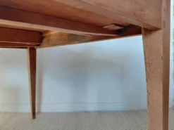 Bureau ancien à double tiroir, pieds gainés, XIXème