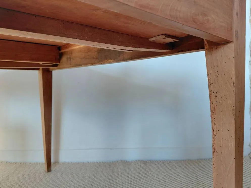 Bureau ancien à double tiroir, pieds gainés, XIXème
