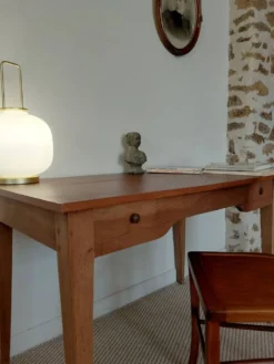 Bureau ancien à double tiroir, pieds gainés, XIXème
