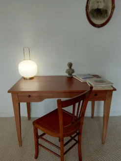 Bureau ancien à double tiroir, pieds gainés, XIXème