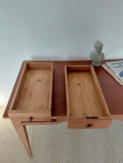 Bureau ancien à double tiroir, pieds gainés, XIXème