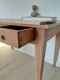 Bureau ancien à double tiroir, pieds gainés, XIXème