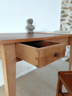 Bureau ancien à double tiroir, pieds gainés, XIXème