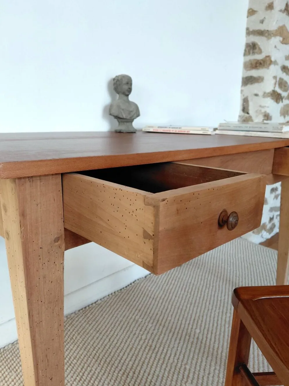 Bureau ancien à double tiroir, pieds gainés, XIXème