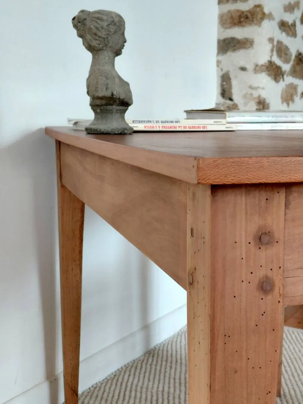 Bureau ancien à double tiroir, pieds gainés, XIXème