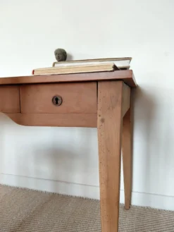 Bureau ancien à double tiroir, pieds gainés, XIXème