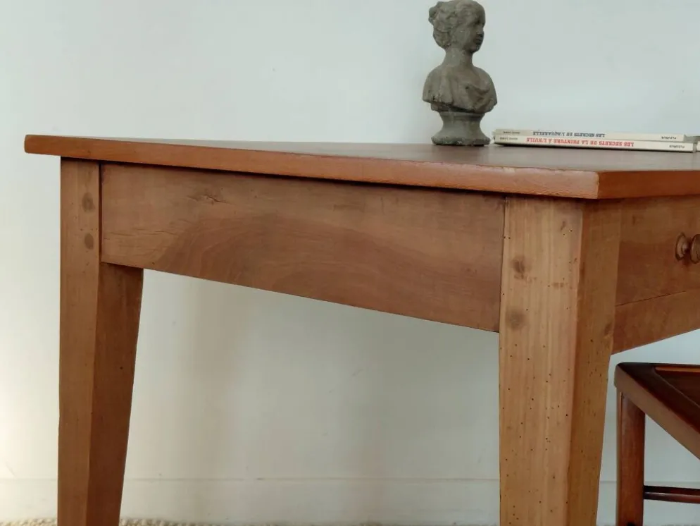 Bureau ancien à double tiroir, pieds gainés, XIXème